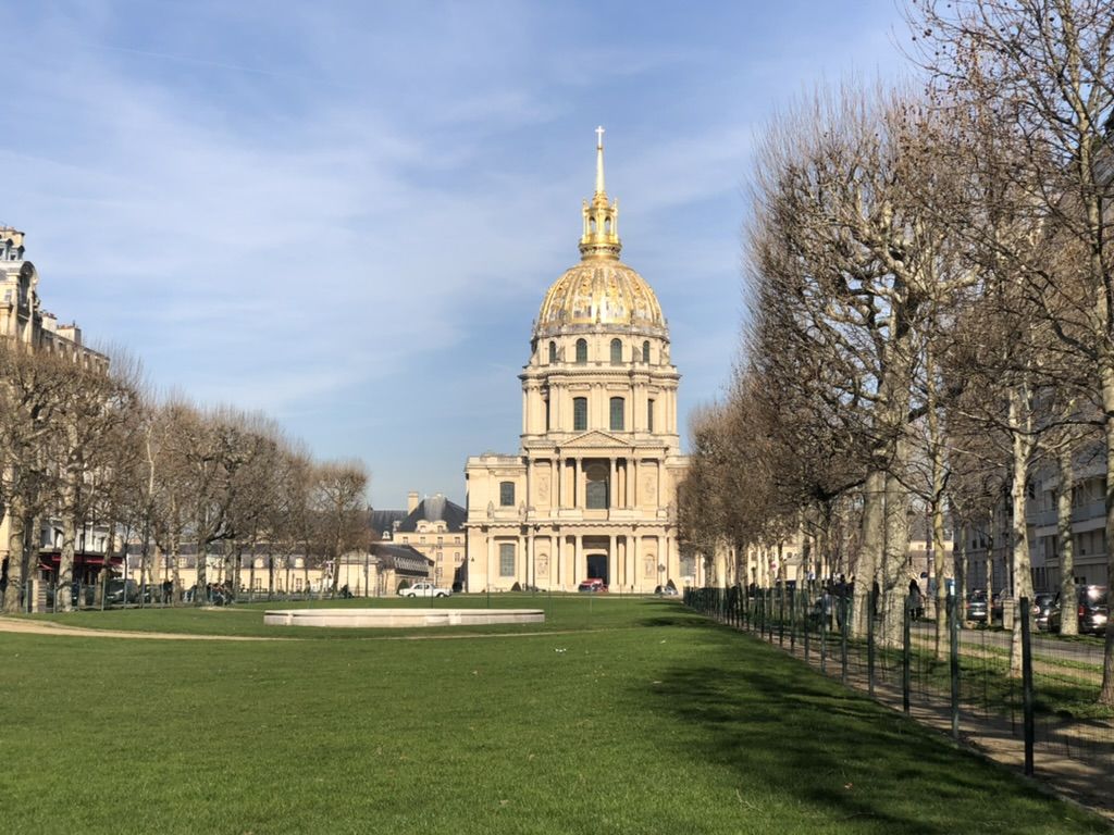 L’Hôtel des Invalides, à proximité du cabinet, avenue Duquesne